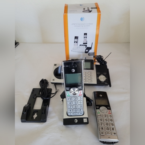 ATT DECT 6.0 Cordless Phone With Digital Answering System, CL83215, 2 Handsets - Picture 6 of 6